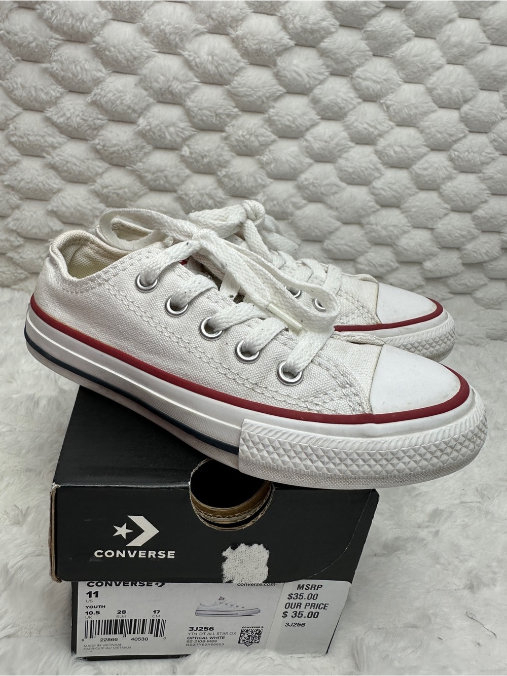 Converse Classic Low Top Sneakers Size 11